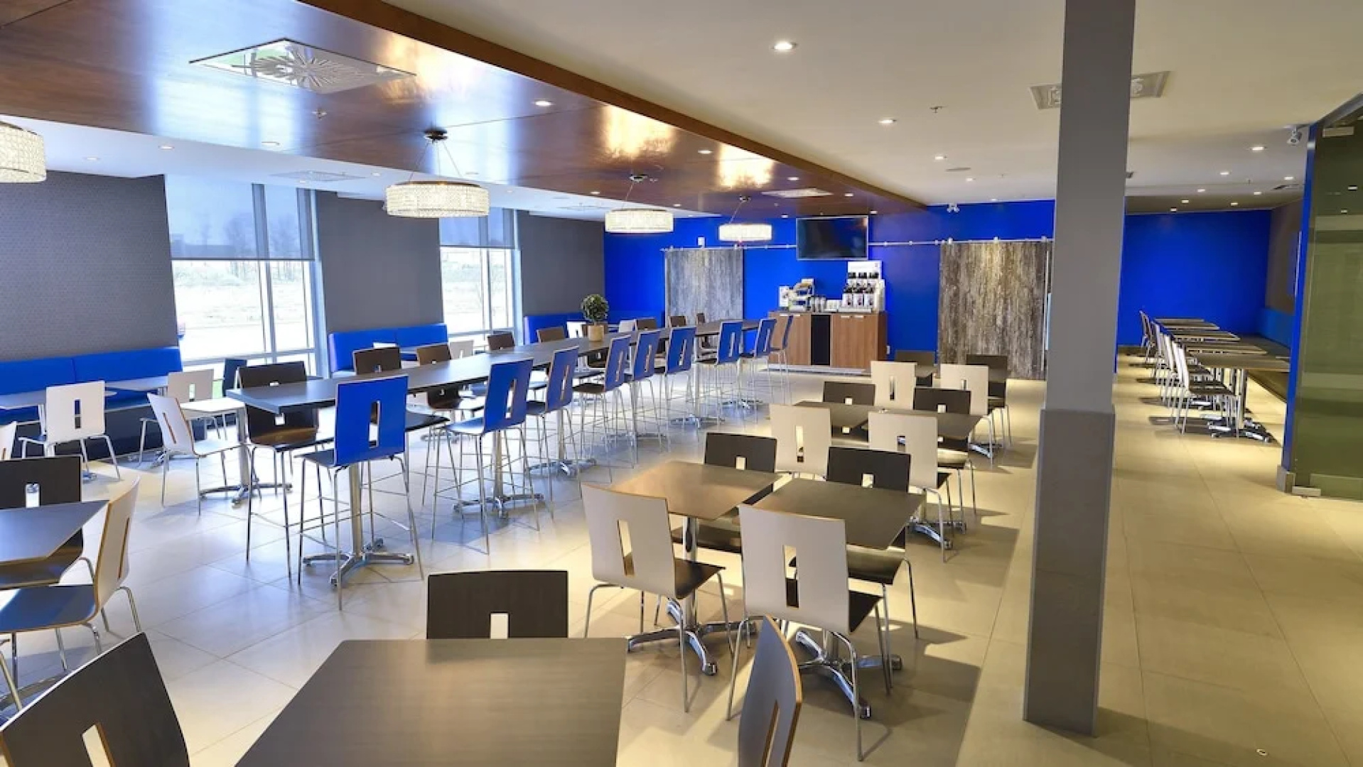 Holiday Inn Express And Suites Vaudreuil Dorion