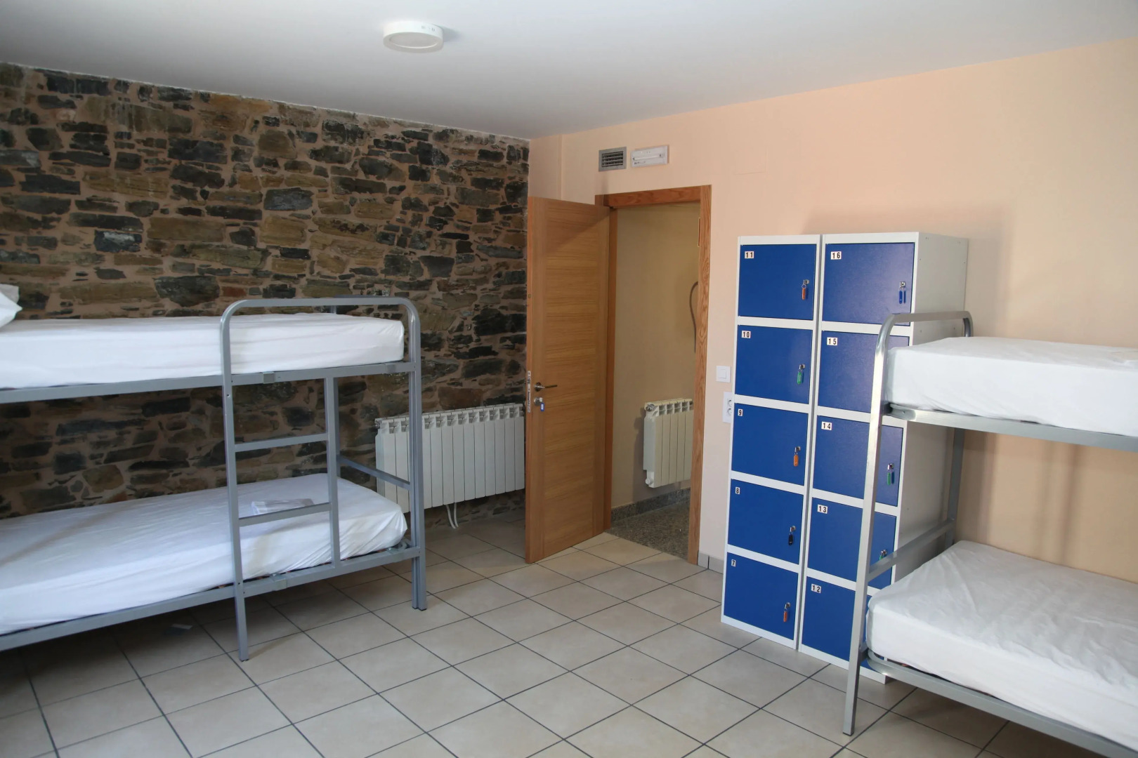 Pensión San Antón - Hostel