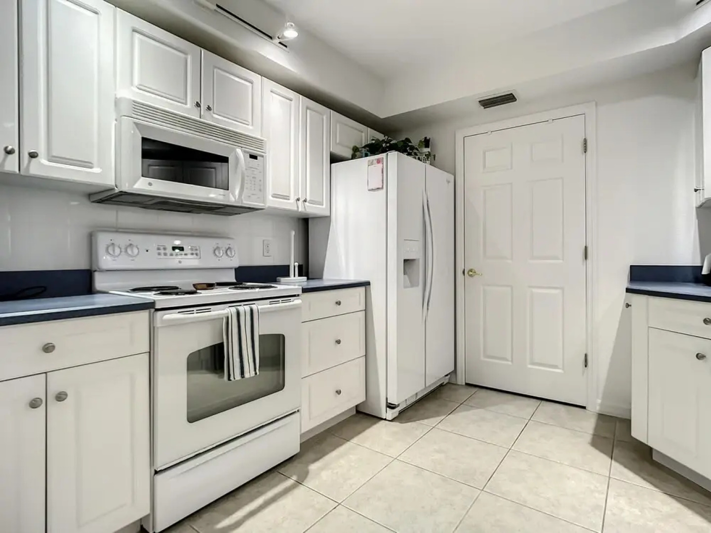 Come Drift Away in This Gorgeous Coastal Themed 3bed 2 Bath Condo Ow9-302