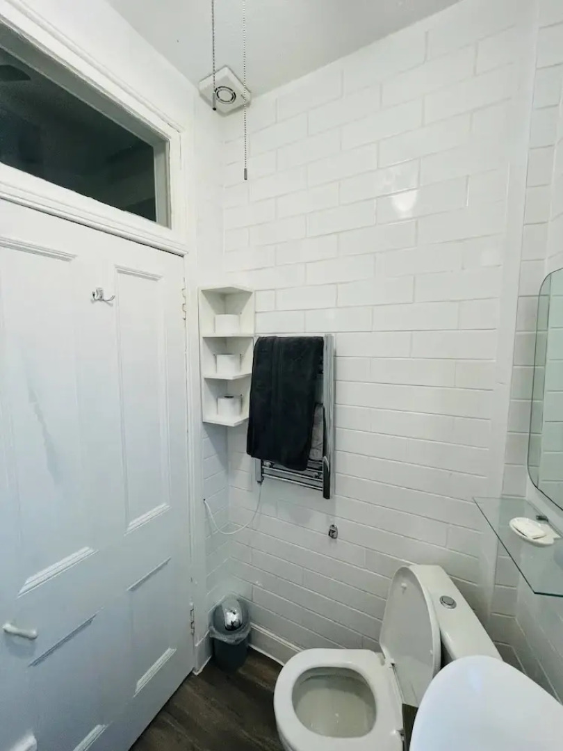 1 Bedroom Pet Friendly Apt Wd Free Wifi, Parking, Netflix & Pool Table. Sleeps 3