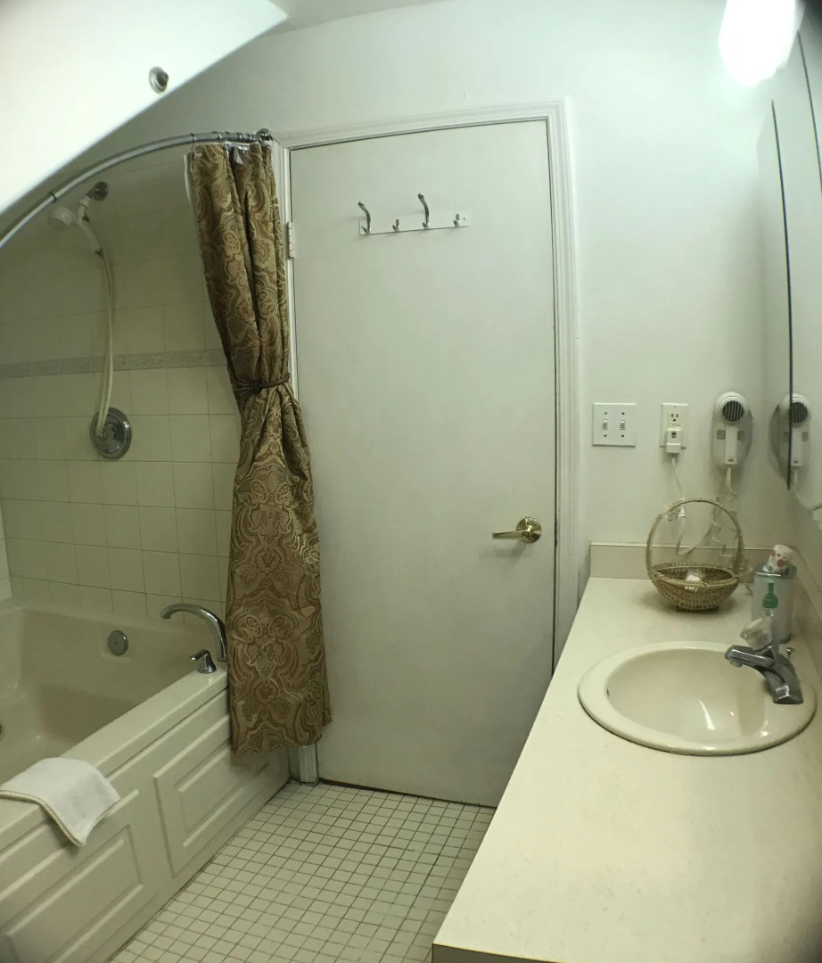 7 Gables Inn & Suites