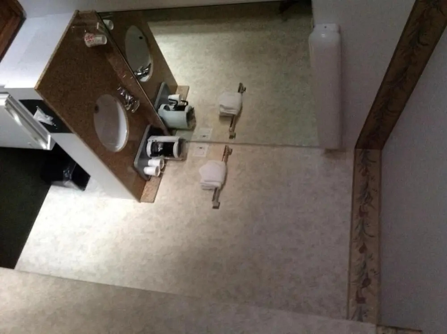 Humboldt Redwoods Inn