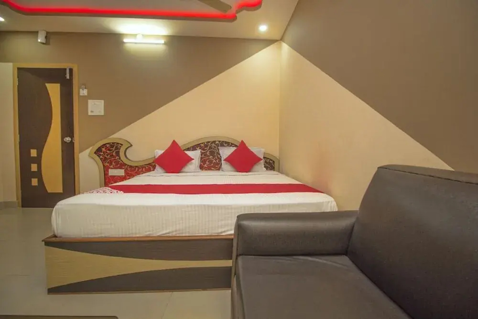 Panchadeep Bhawan By OYO Rooms