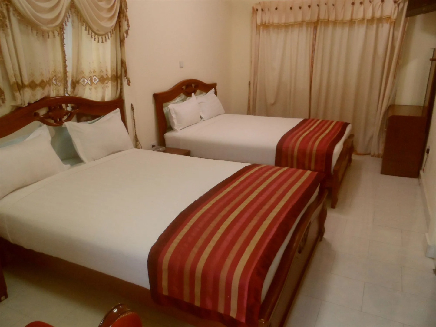 De Holiday Beach Hotel