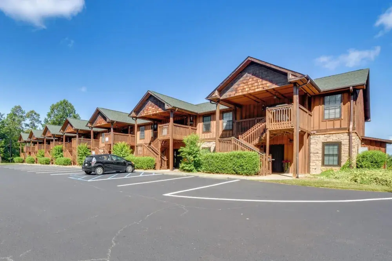 Scenic Outdoor Space: Lake Keowee Retreat!