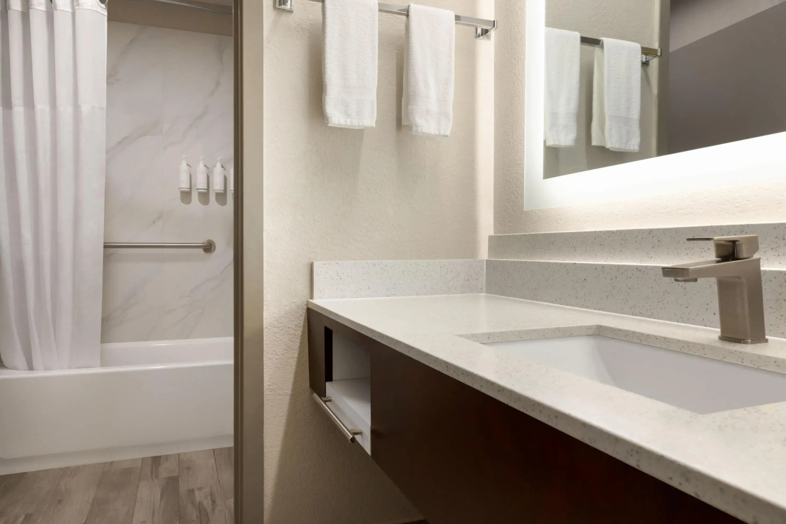 Days Inn by Wyndham Suites Fredericksburg