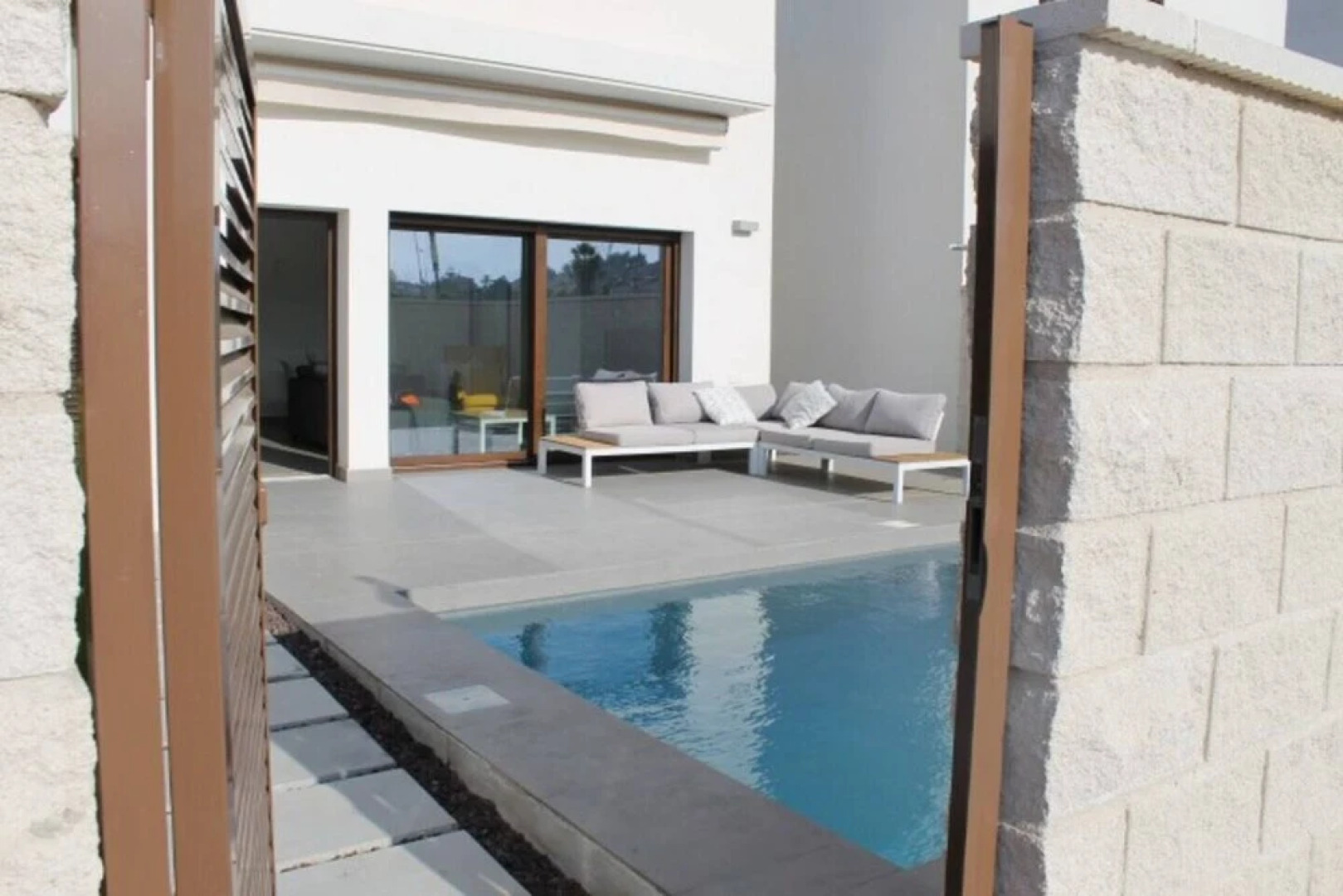 Luxurious Villa sleeps 6 with Private Pool LM1
