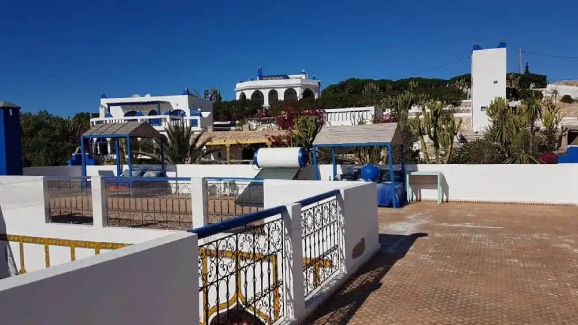Room in Guest Room - Room in Villa L'air De La Mer