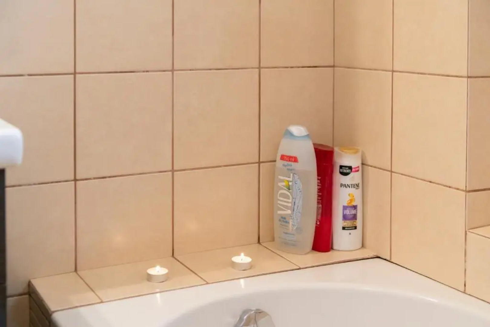 Rose's House (Near Airport)