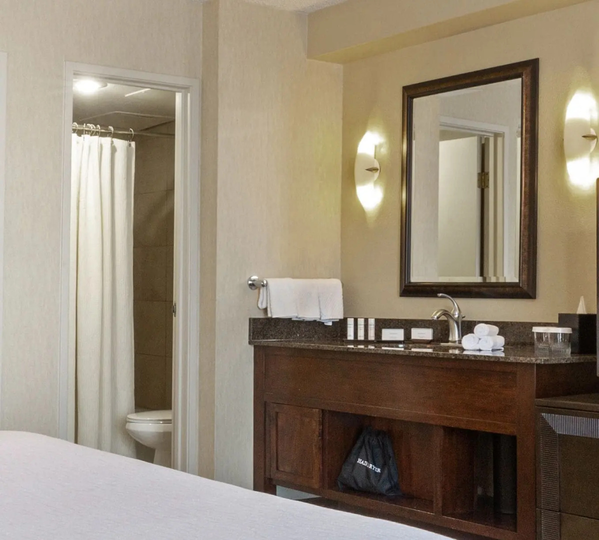 Embassy Suites Kansas City Plaza