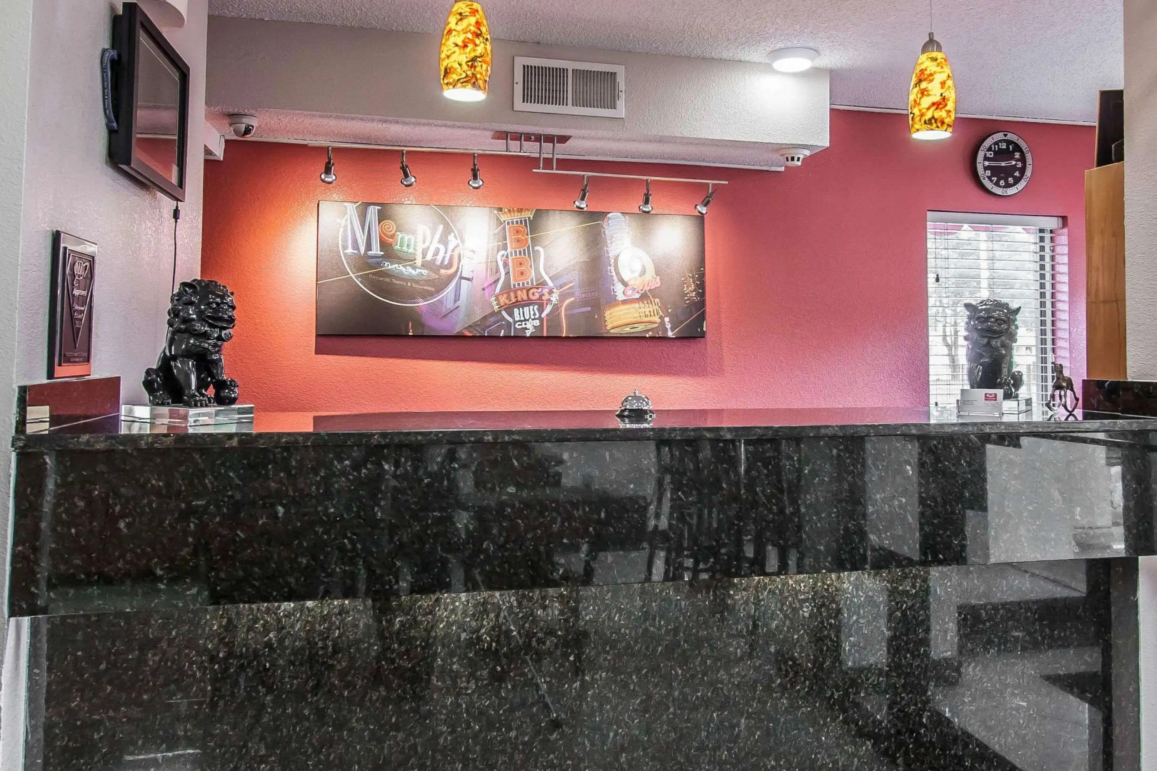 Econo Lodge Inn & Suites Memphis East