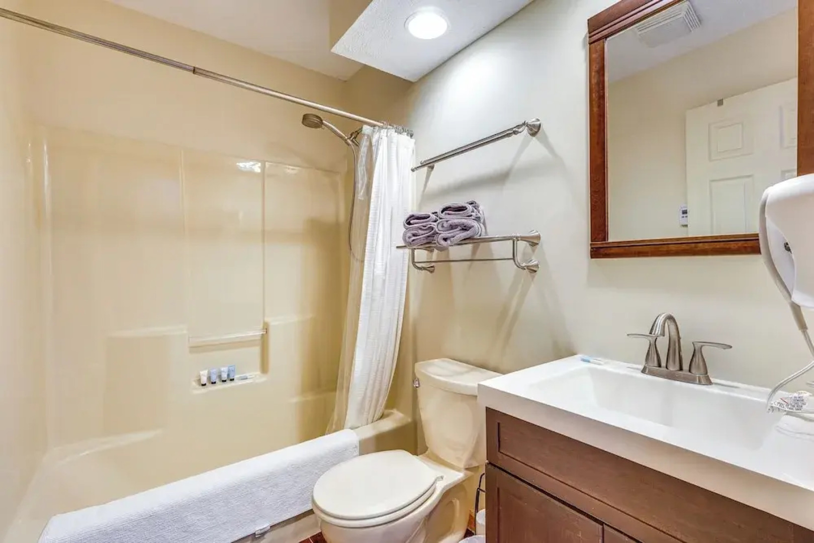 Tannersville Resort Home w/ Deck & Gas Grill!