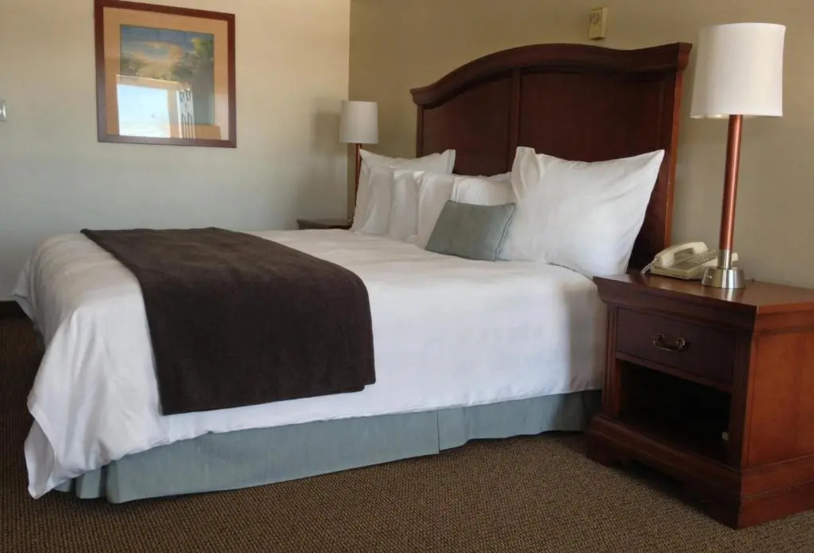 Holiday Hill Inn & Suites