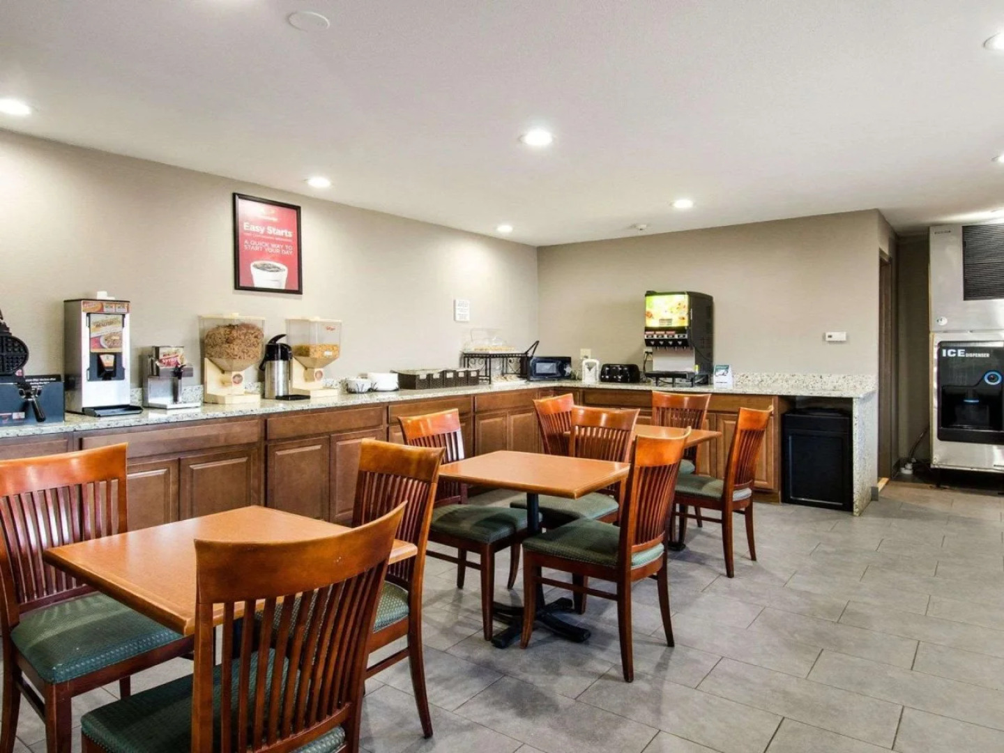 Econo Lodge Inn & Suites