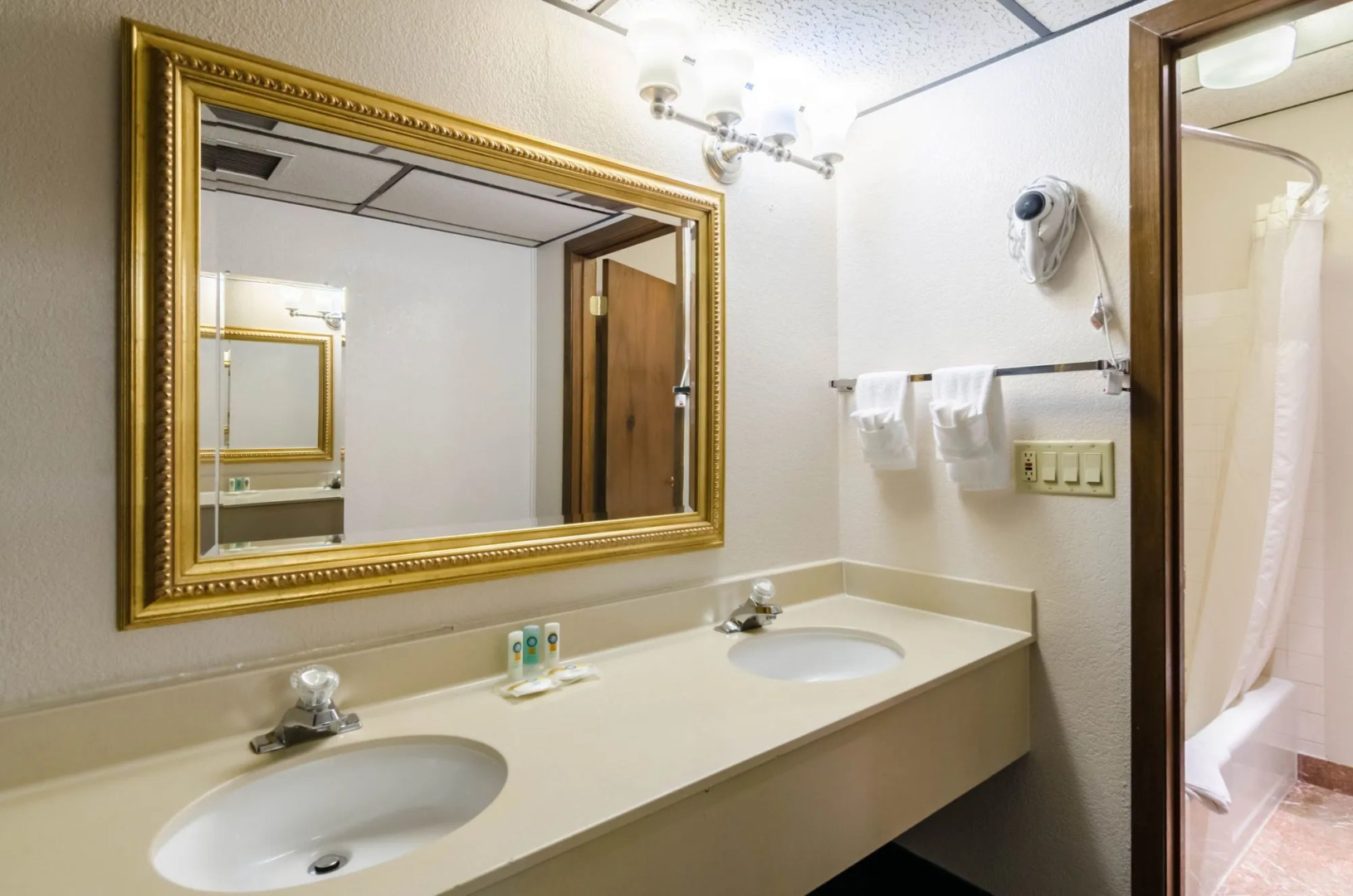 Sunflower Inn and Suites