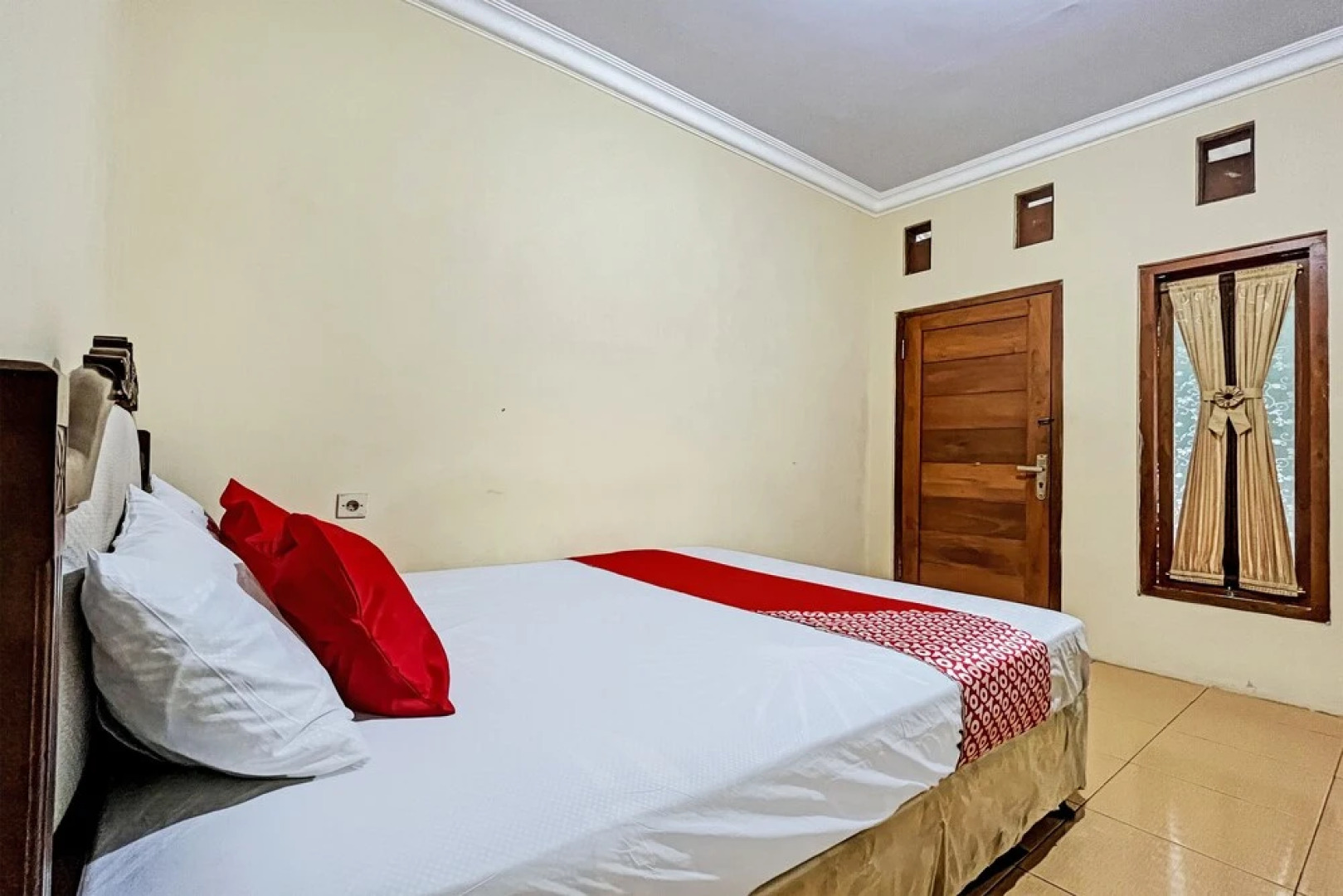 OYO 93422 Villa Tirto