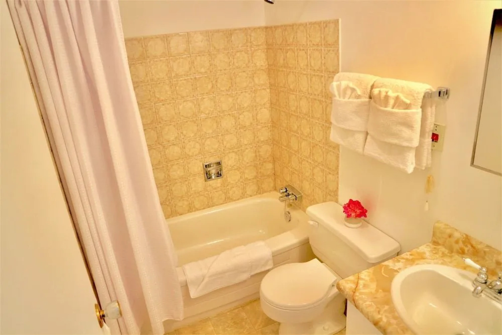 Lakeshore Boutique Inn Inc.