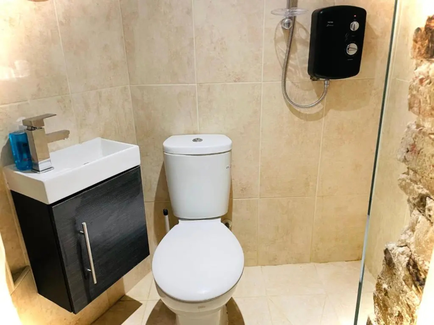 The Beehive, ground floor apartment in Norfolk, no shared amenities