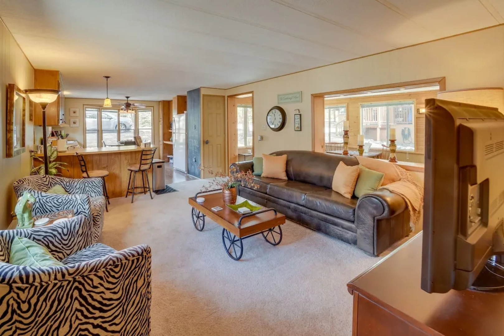 Patio & Grill: Cozy Cabin in Munds Park!