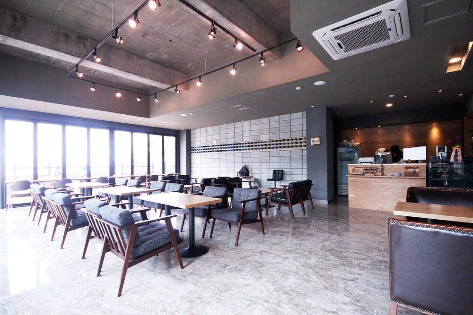 Uljin Neulbom Boutique