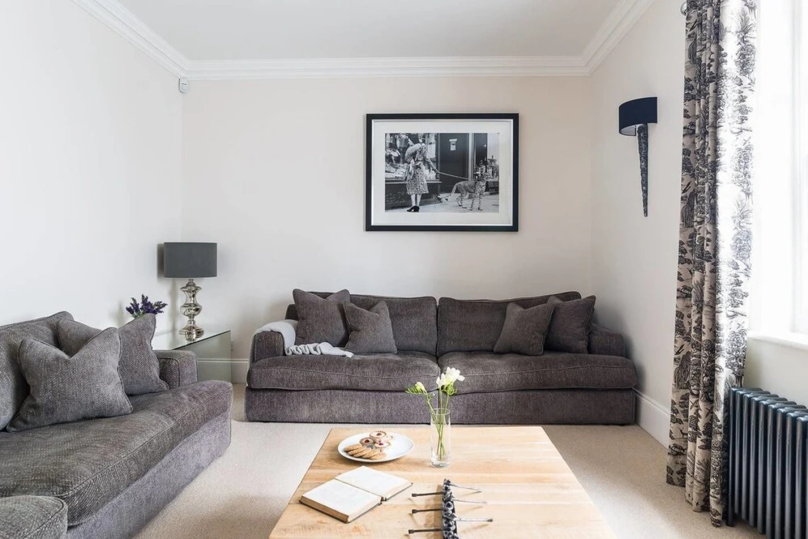 Stylish 5BR House in Hampton Court