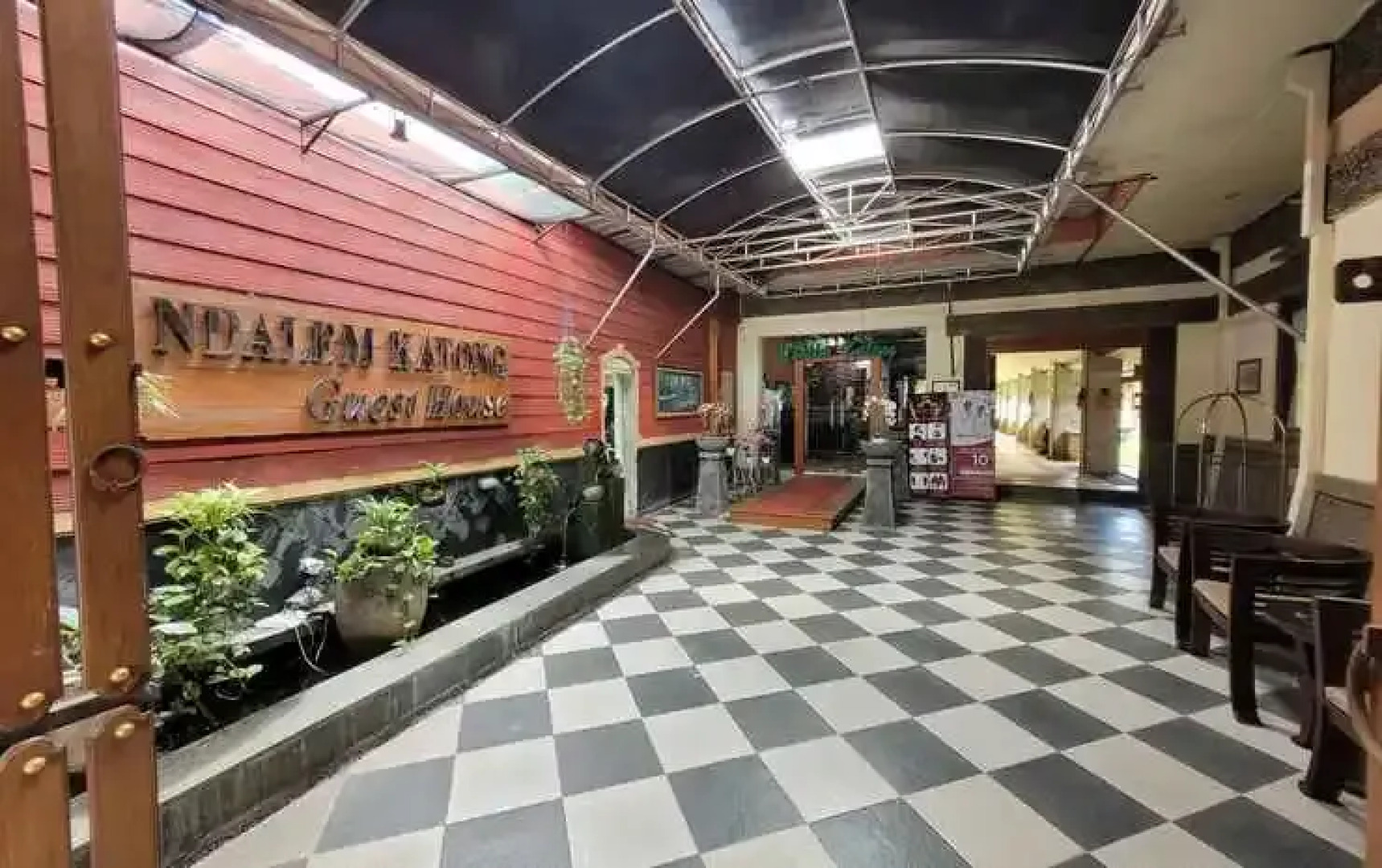 Ndalem Katong Guest House Ponorogo