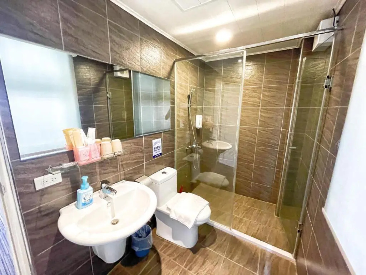 Breeze and Waves Hostel