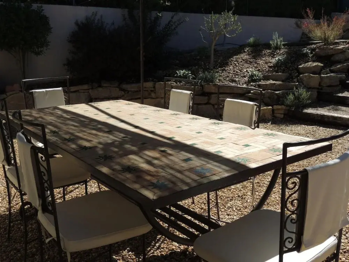 House in Buisson With Provencal Charm