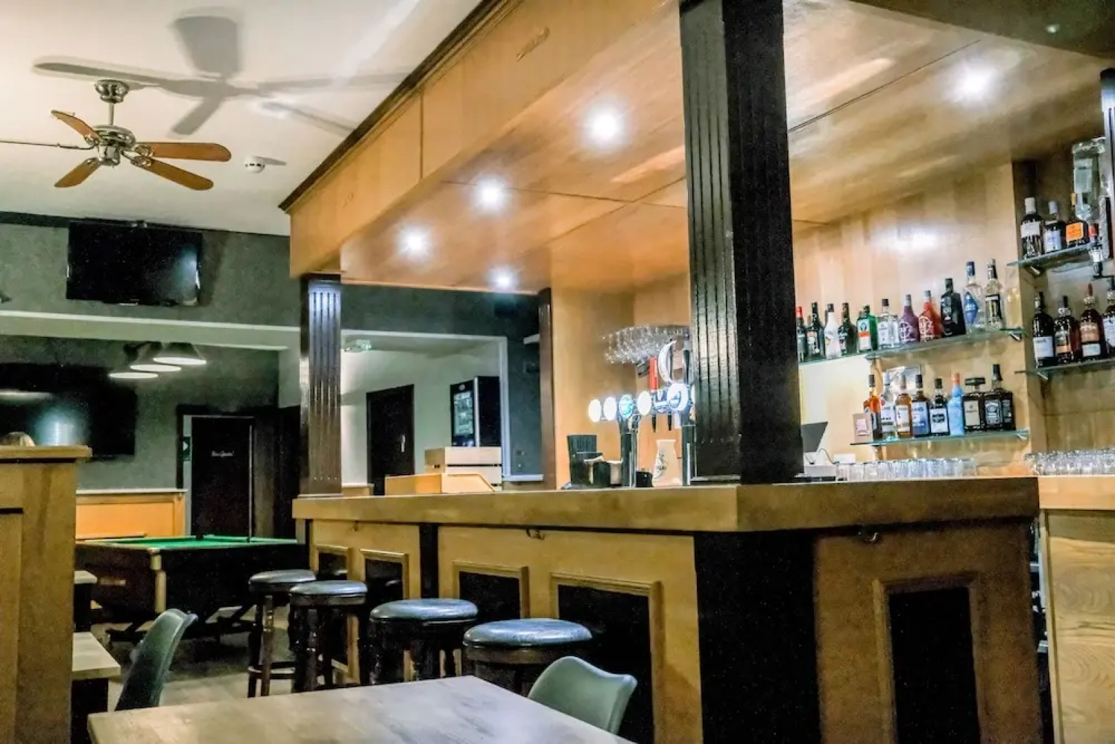 Hillside Hotel & Restaurant