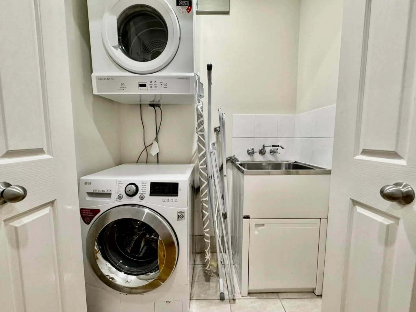 Lighthouse Apartments on The Strand - 2