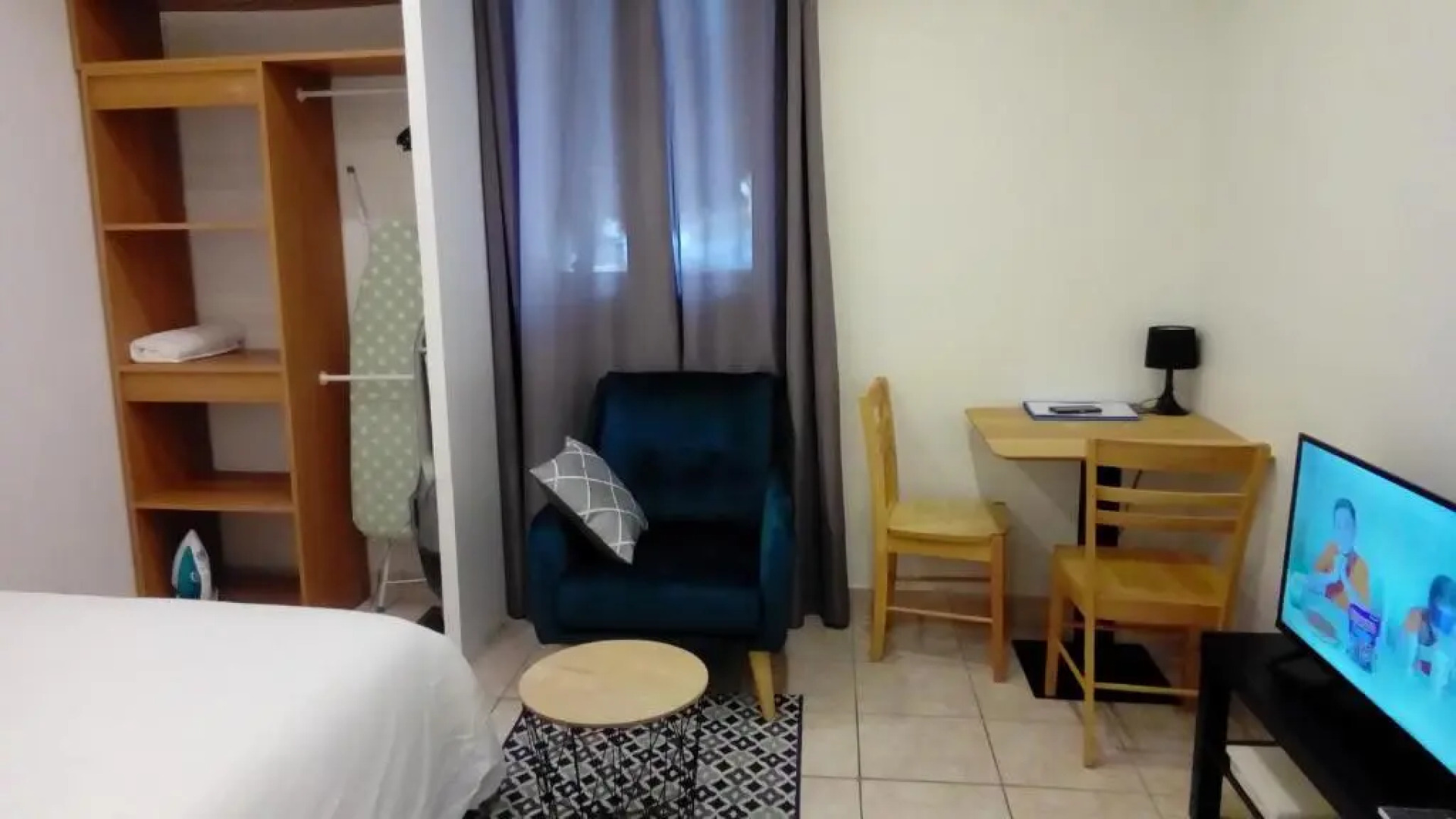 Appartement AAD1 Clamart 200 m du Tramway T6 st pavé blc avec cuisine séparée