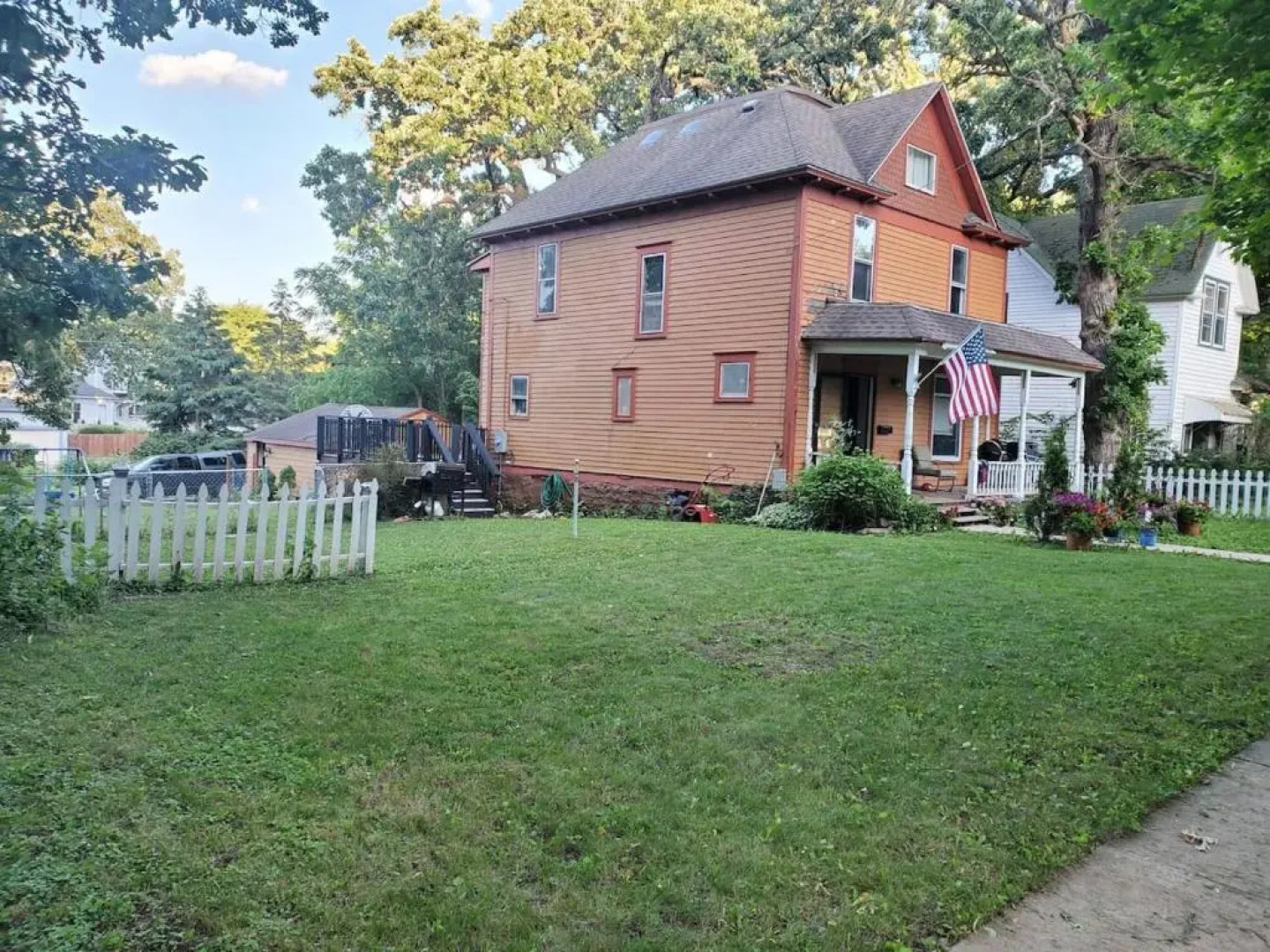 Beautiful Two Story Home by Fountain Lake and Mayo Clinic