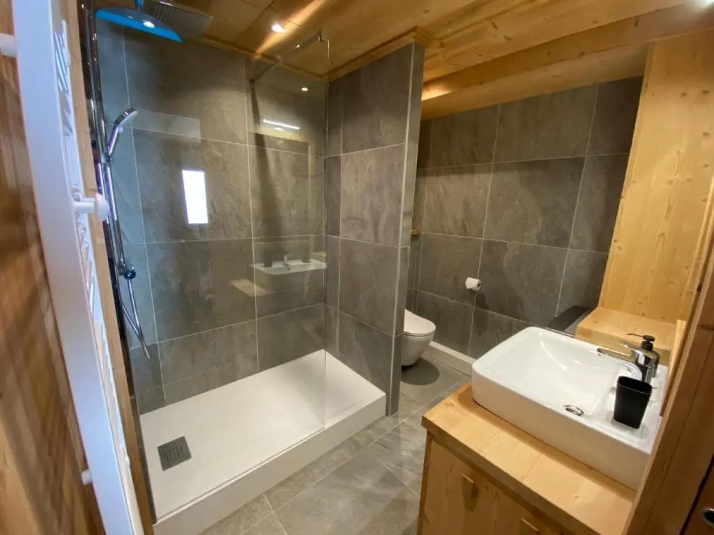 L'Etesy, rénové en 2021, pied des pistes et spa