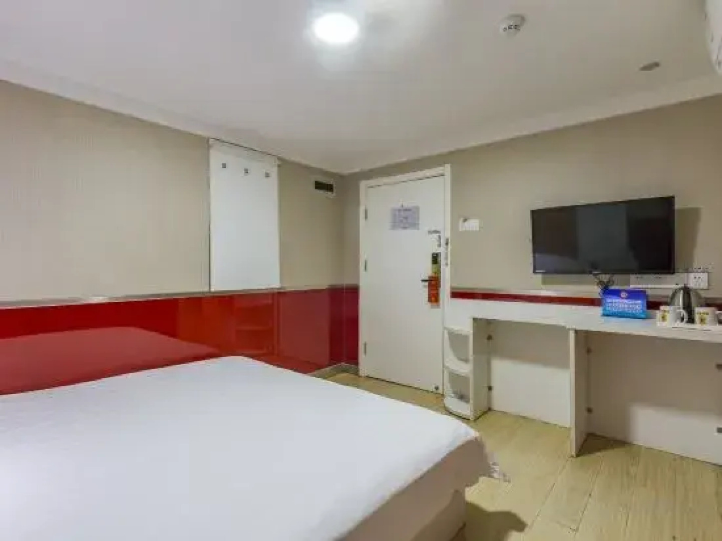 Super 8 Hotel (Beijing Qianmenzhu Shikou West Street)