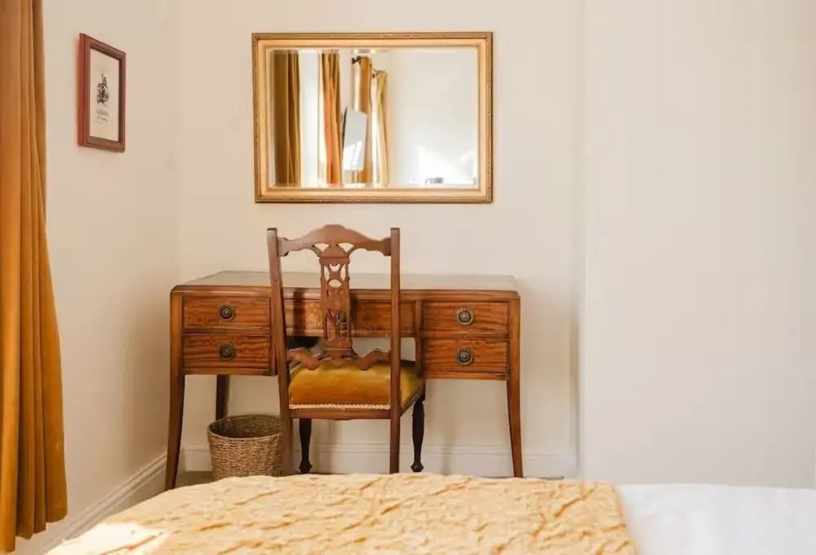 Idyllic Foodie Retreat above Silks Pub