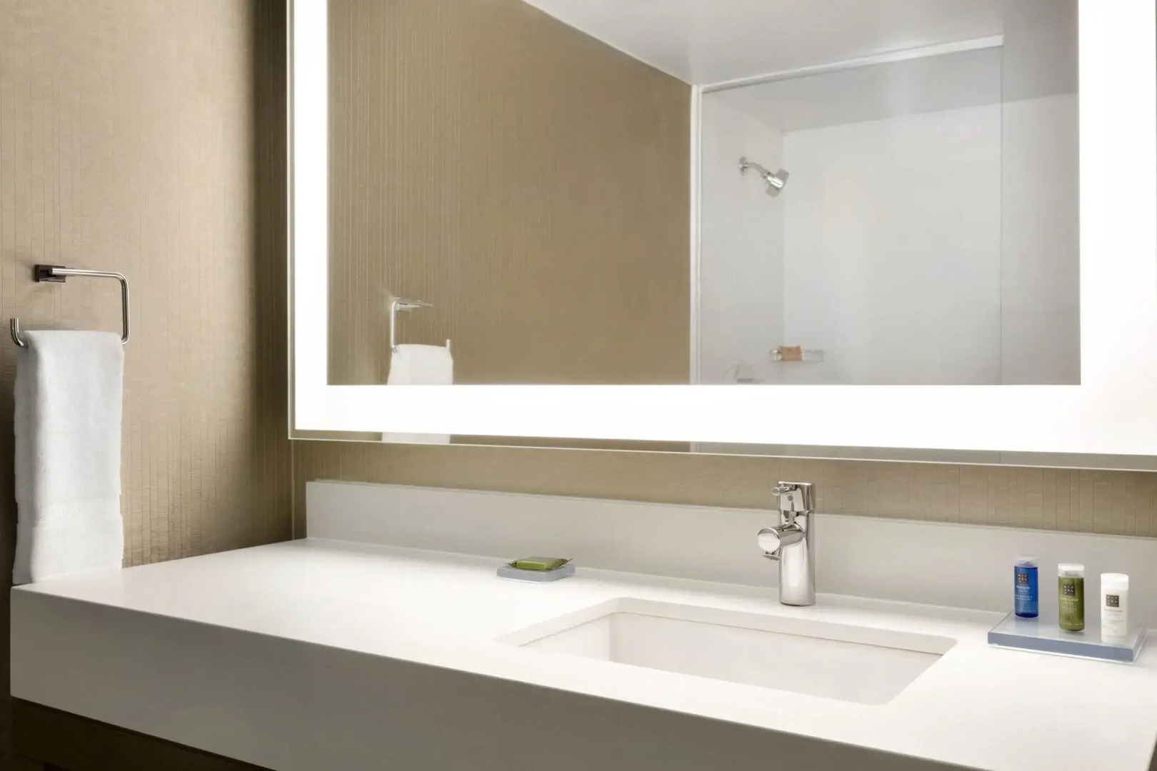 Skyline Hotel Detroit Airport, SureStay Collection by BW