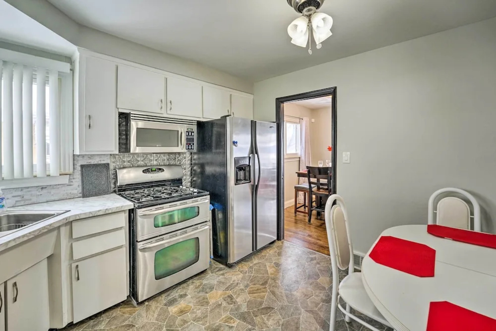 Westland Home w/ Yard ~ 20 Mi to Downtown Detroit!