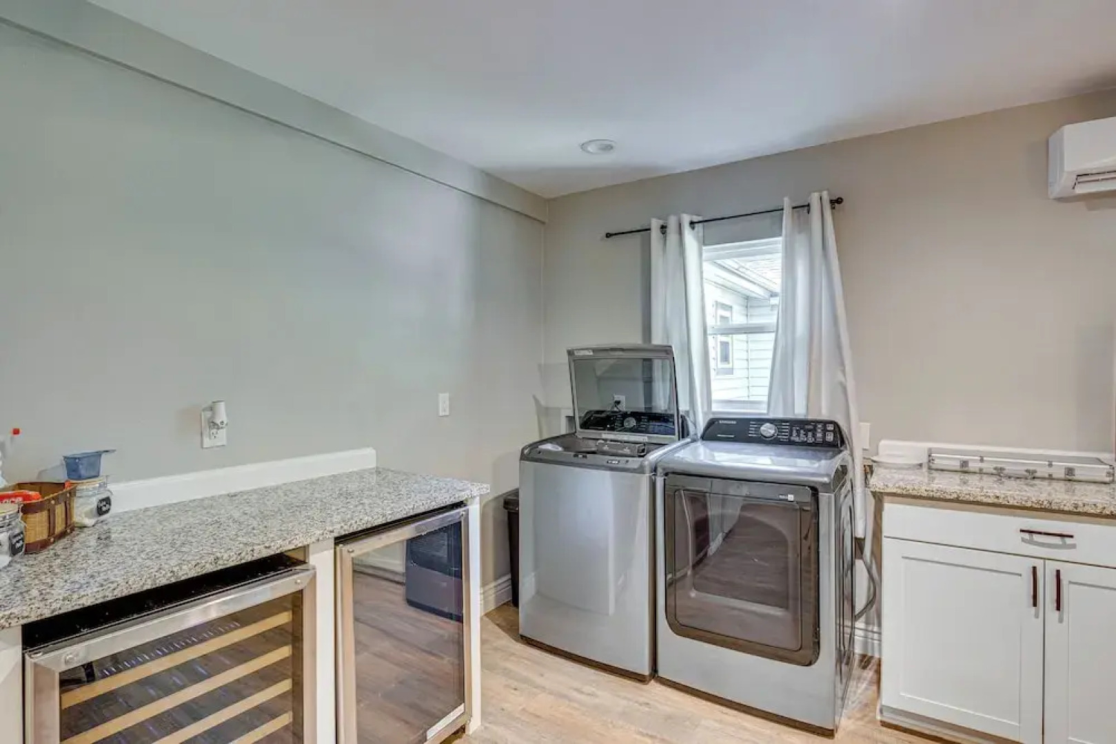 Waterfront Retreat w/ Hot Tub in Gun Barrel City!