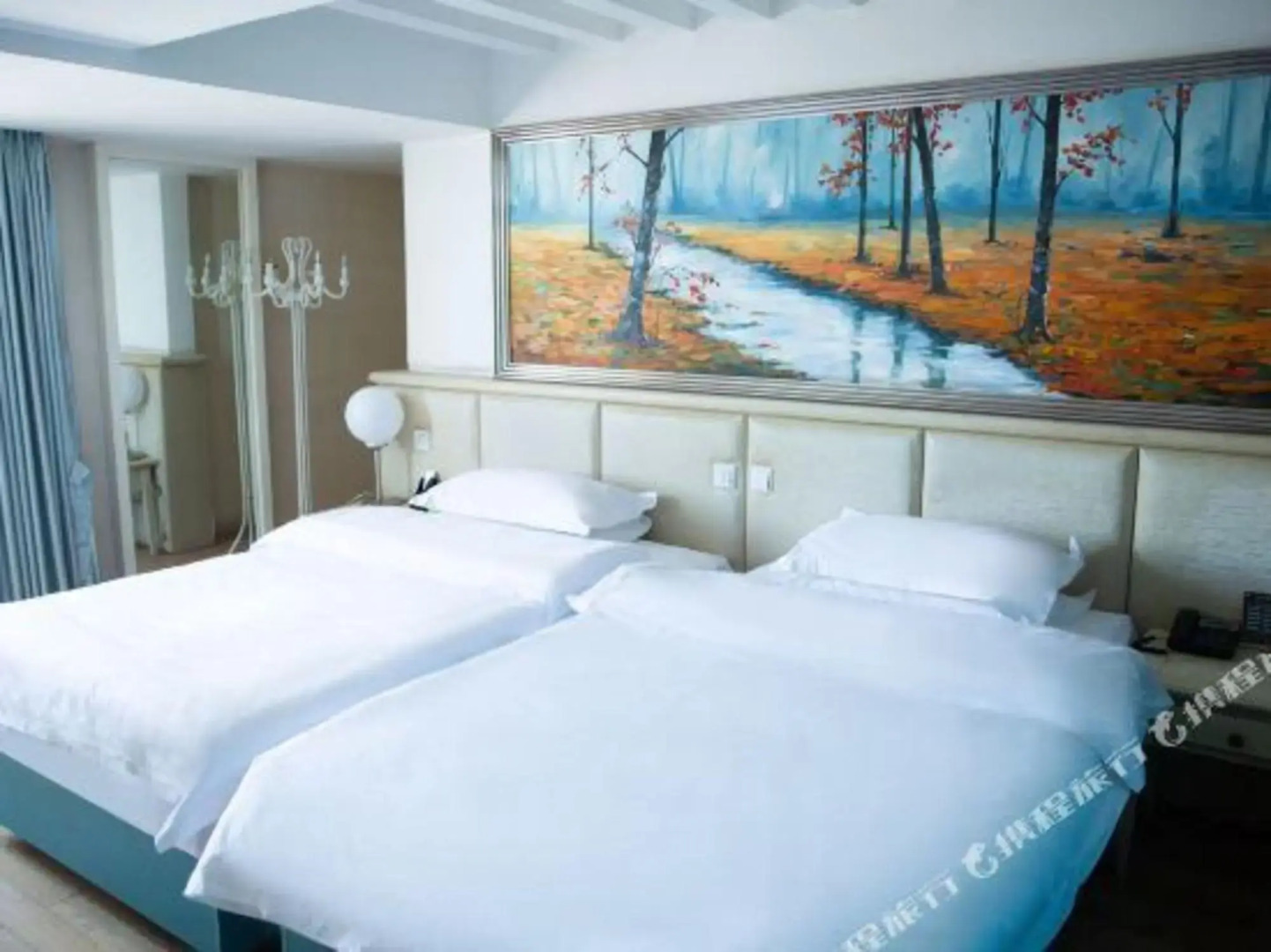 Sunshine Holiday Hotel