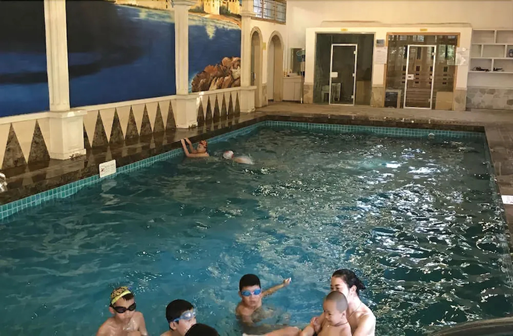 Zuoyouke Theme Hotel