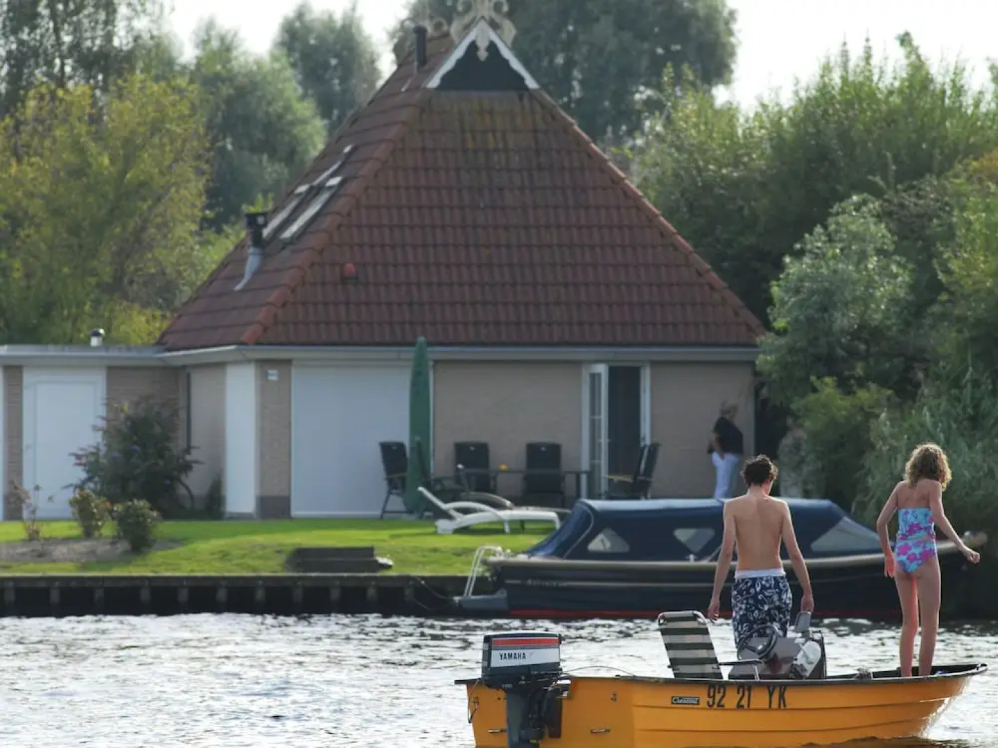 Detached bungalow with microwave and WiFi, within nature