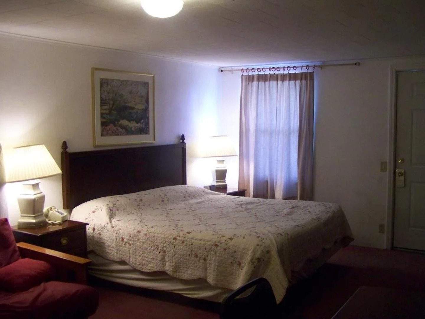 Golden Knight Inn and Suites