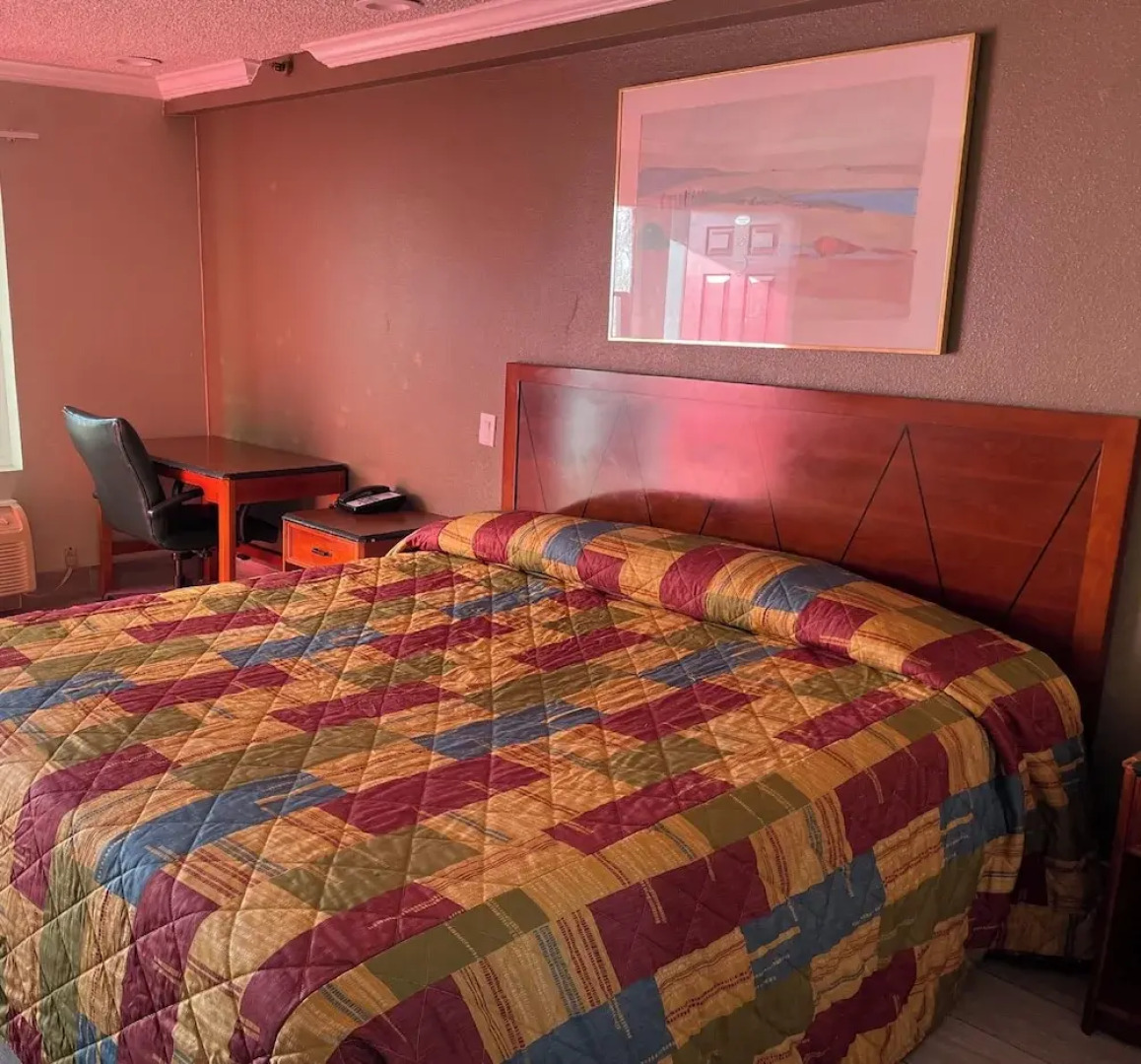 Passport Inn & Suites Corona Hotel