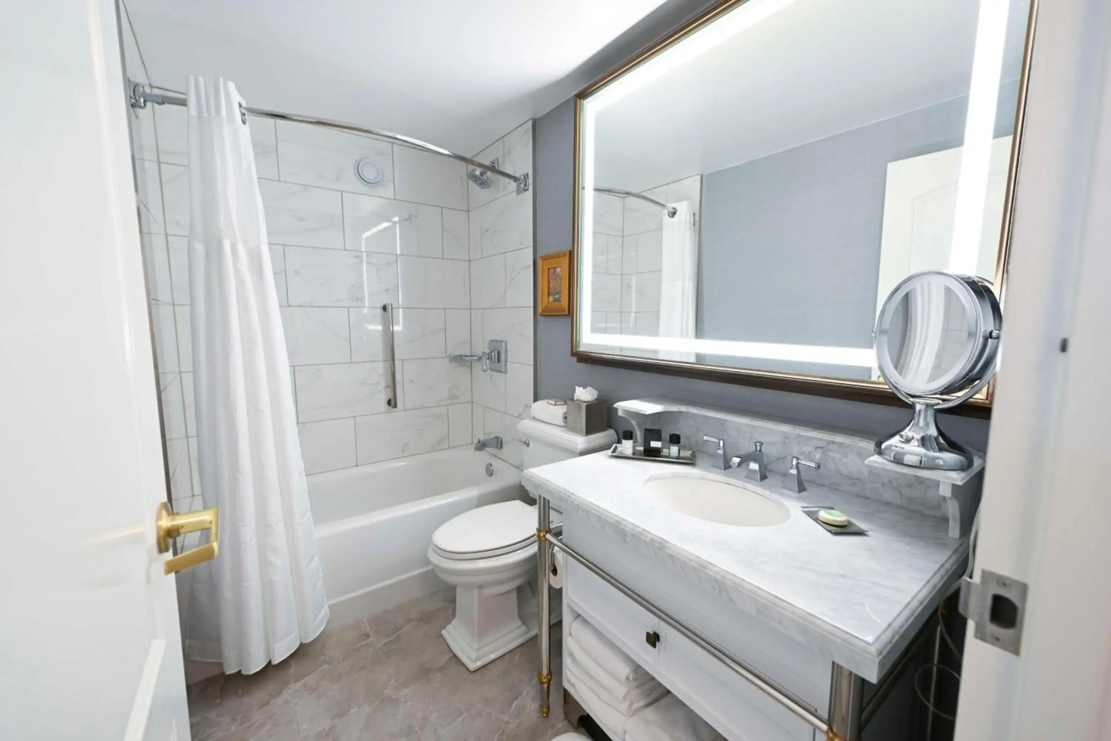 Hotel Roanoke & Conference Ctr, Curio Collection by Hilton