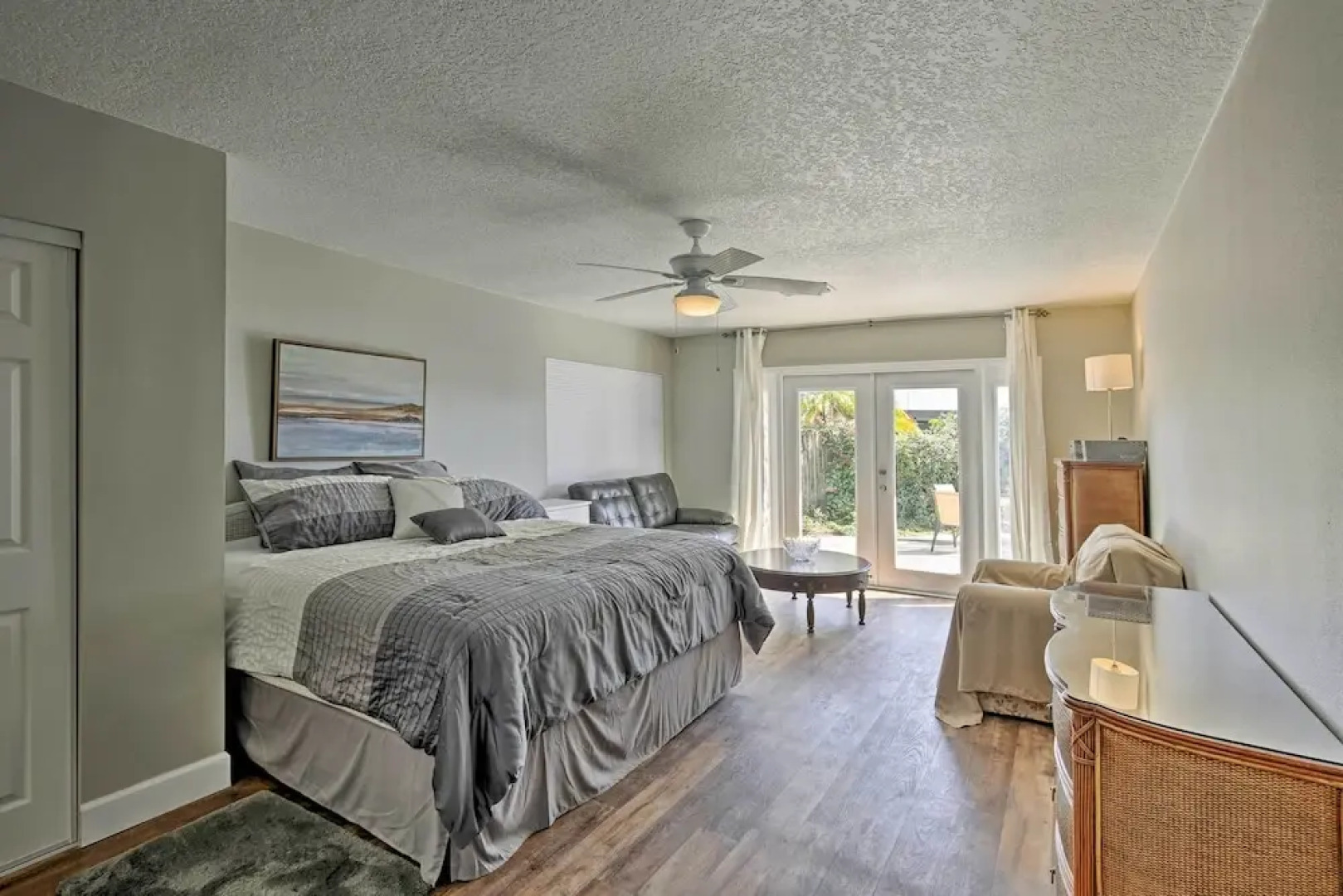 Dock & Beautiful Views! Spacious Bellows Lake Gem