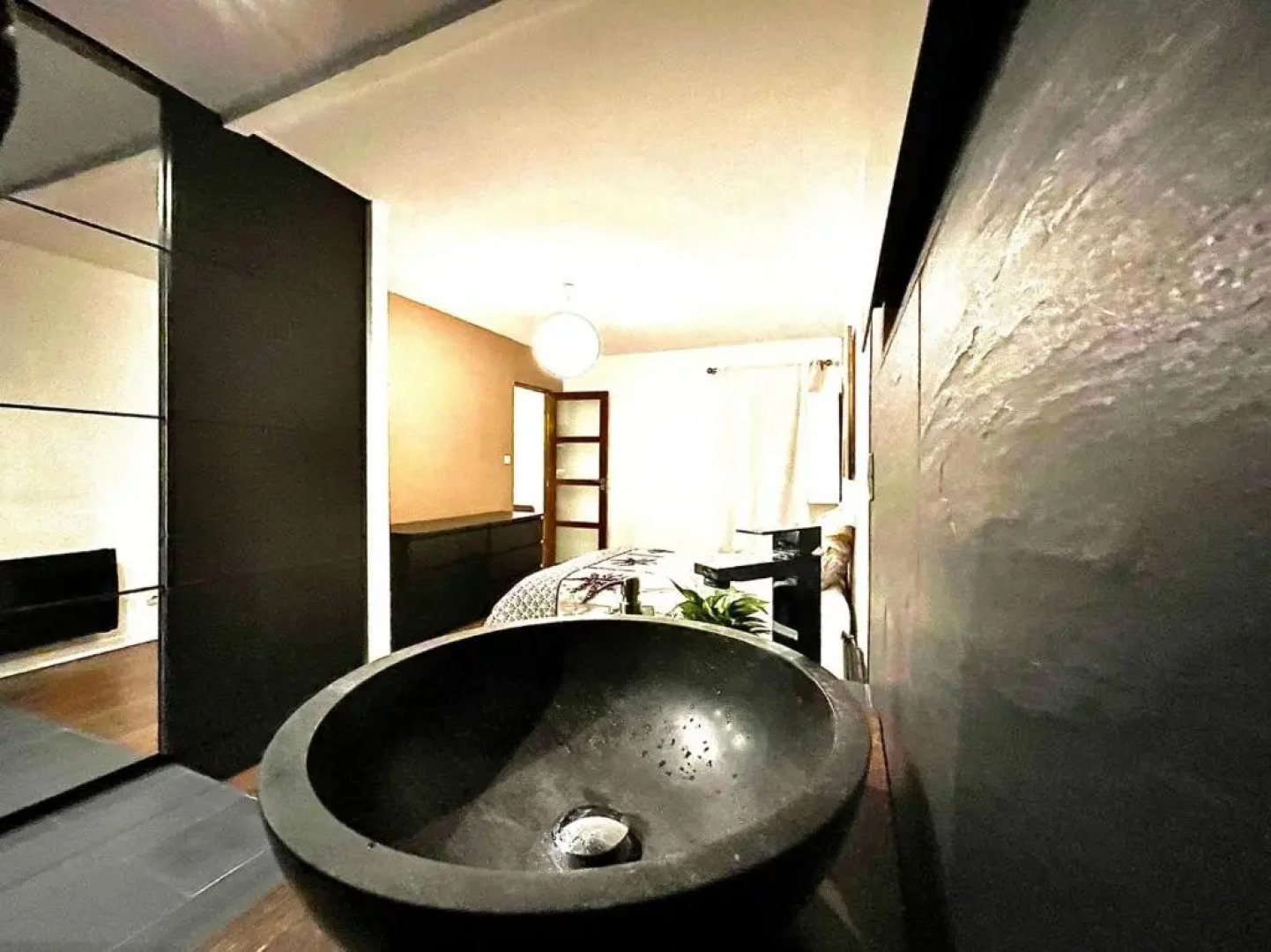 *Fontaine Moussue*Hyper Centre*T2 Standing*