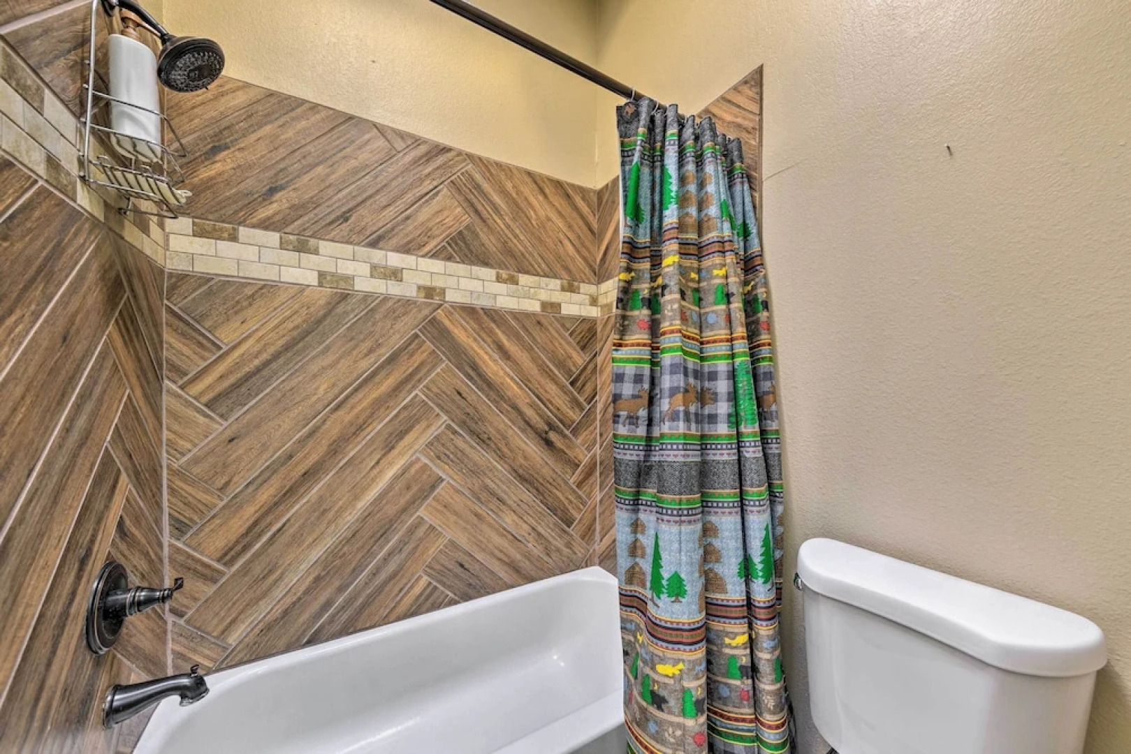 All-season Alto Getaway w/ Fire Pit & Deck!