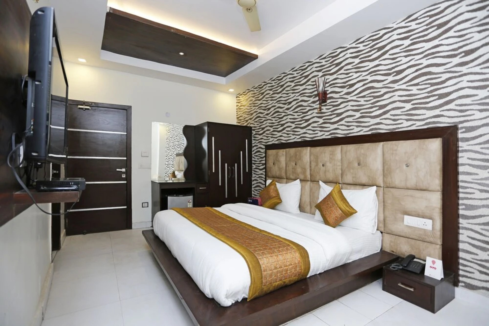 OYO 8902 Hotel Ronald Inn