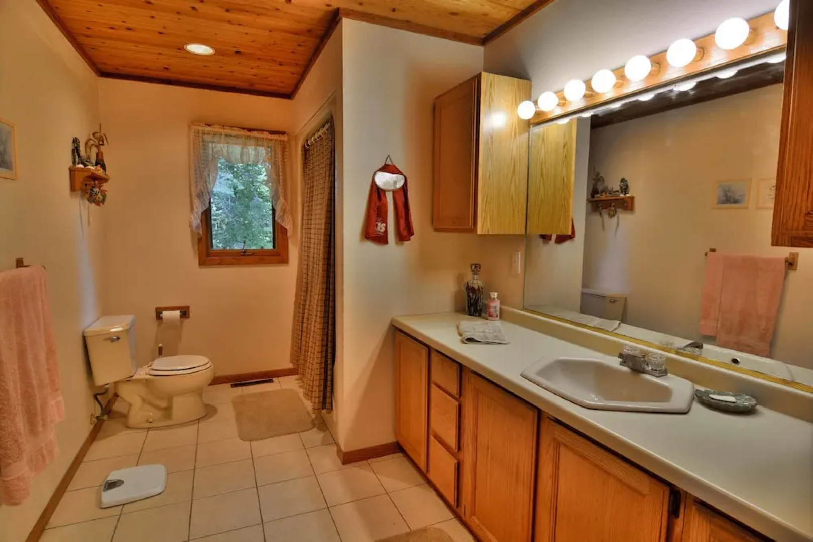 Best Cozy Abode for 12 Over Birkie 4 Bedrooms 2 Bathrooms Condo