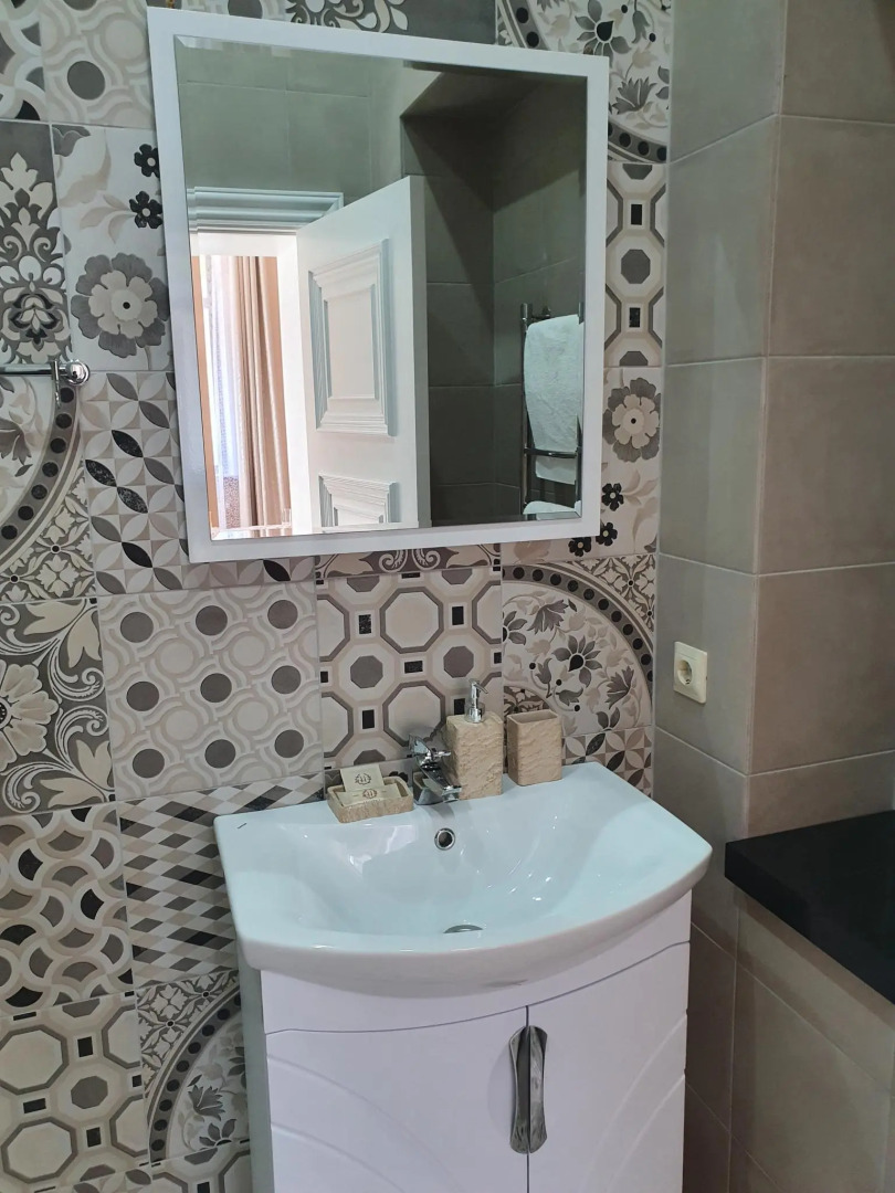 Anna and King  (on Zheleznodorozhnoy)